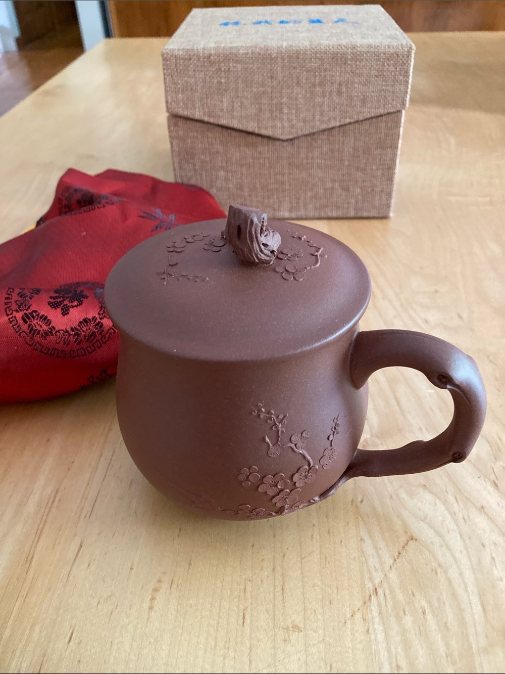 New  Brown Yixing-Style Clay Tea Mug with Lid